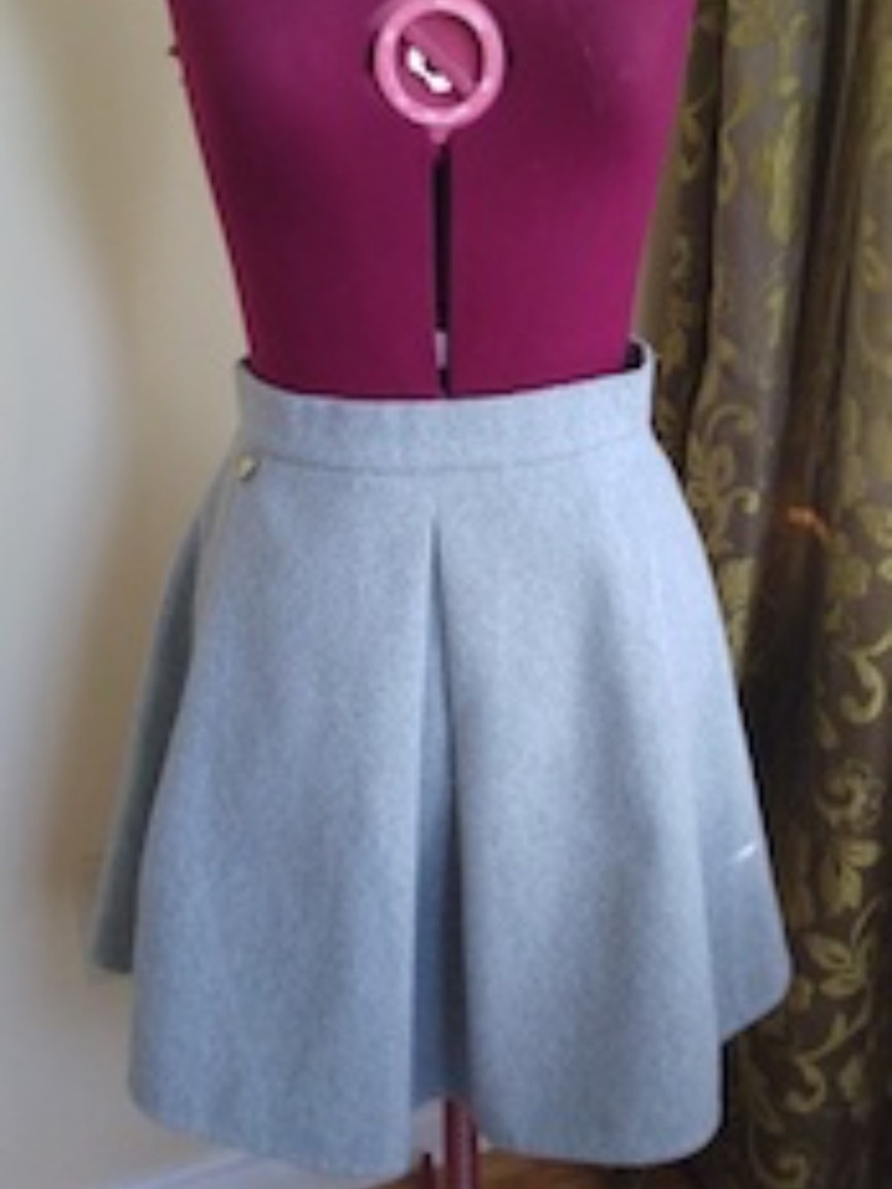 Warm lined grey mini skirt with pockets